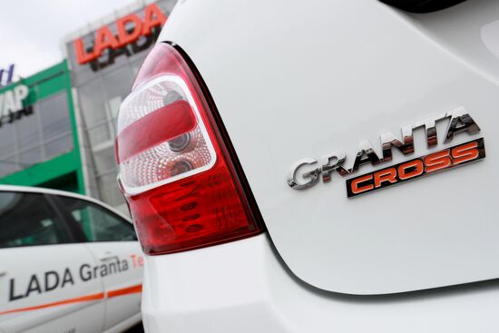 Старт продаж автомобилей Lada Granta Cross