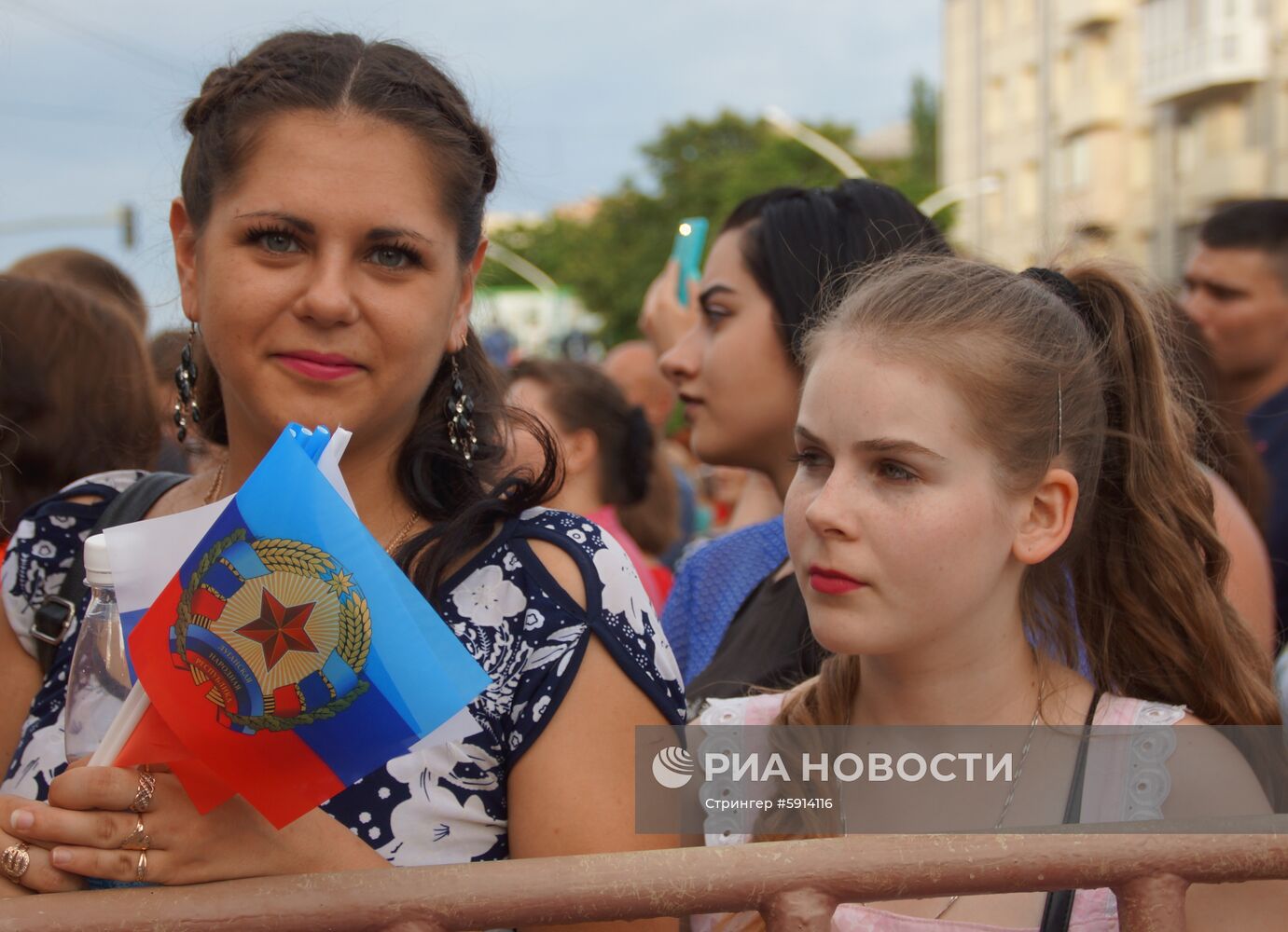 Митинг, посвященный Дню России, в Луганске