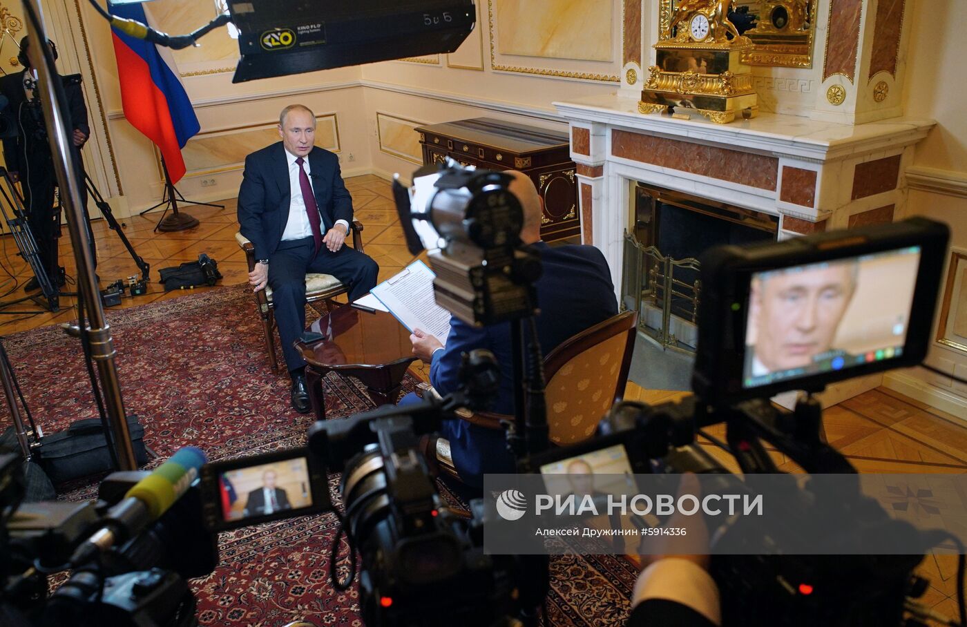 Президент РФ В. Путин дал интервью Межгосударственной телерадиокомпании «Мир»