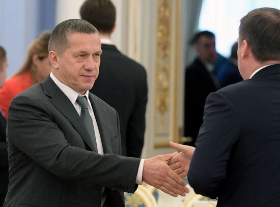 Премьер-министр РФ Д. Медведев провел заседание правительства РФ