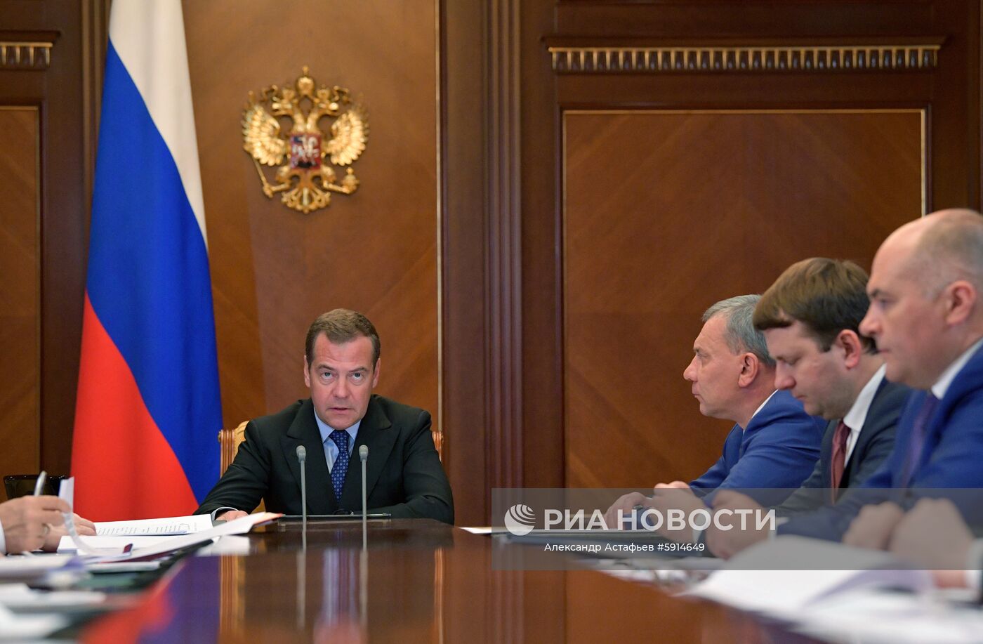 Премьер-министр РФ Д. Медведев провел совещание по вопросу развития корпорации "Роскосмос" 