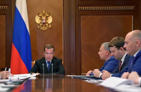 Премьер-министр РФ Д. Медведев провел совещание по вопросу развития корпорации "Роскосмос" 