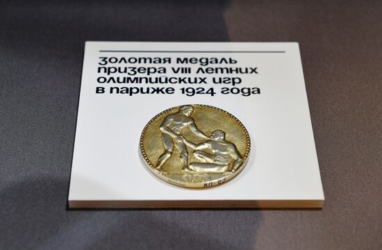 Презентация коллекции олимпийских артефактов В. Потанина