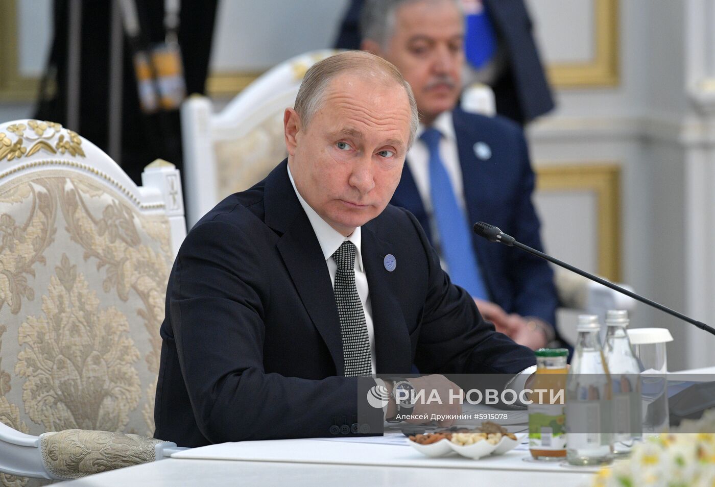 Президент РФ В. Путин принимает участие в заседании Совета глав государств – членов ШОС в Бишкеке