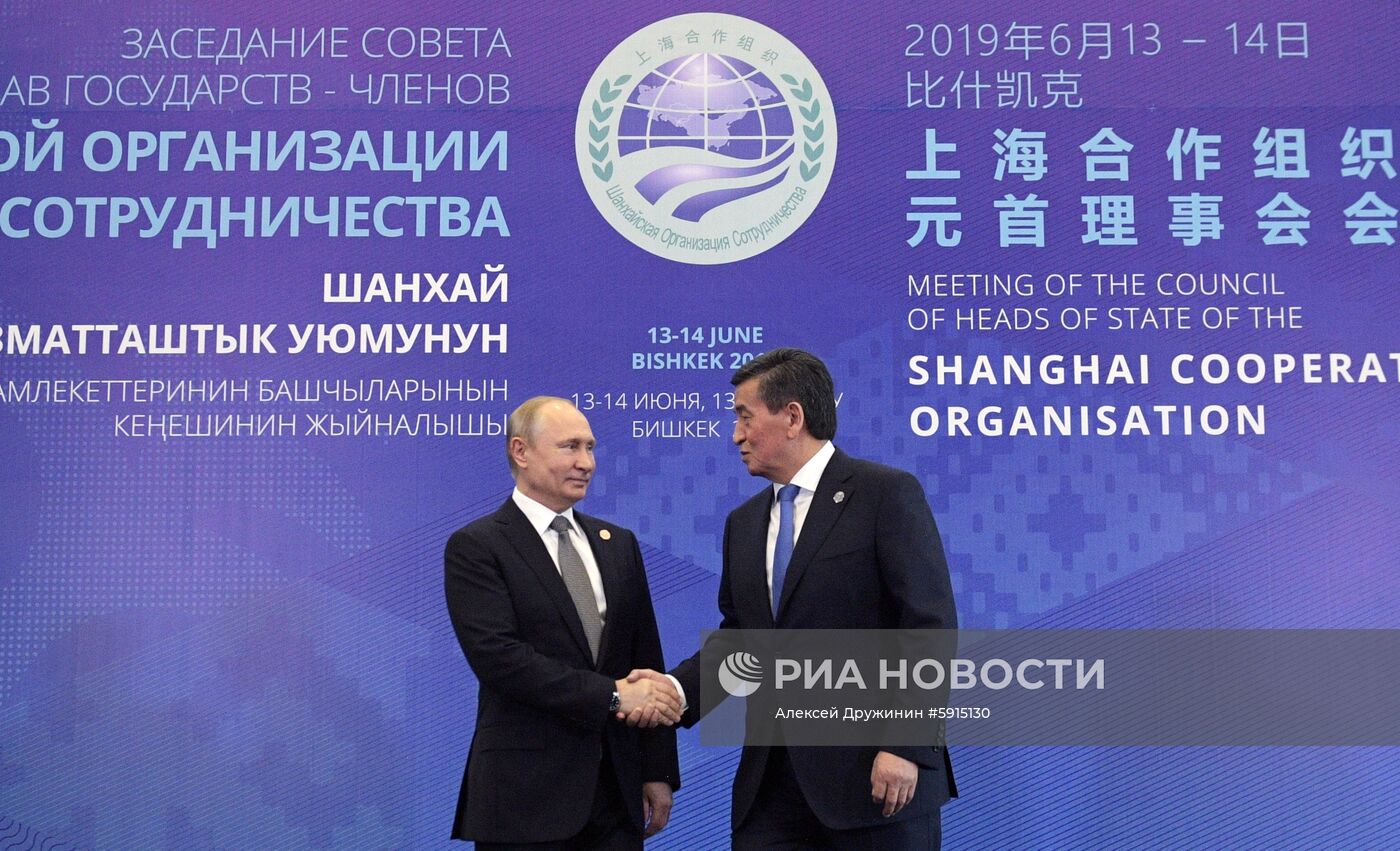 Президент РФ В. Путин принимает участие в заседании Совета глав государств – членов ШОС в Бишкеке