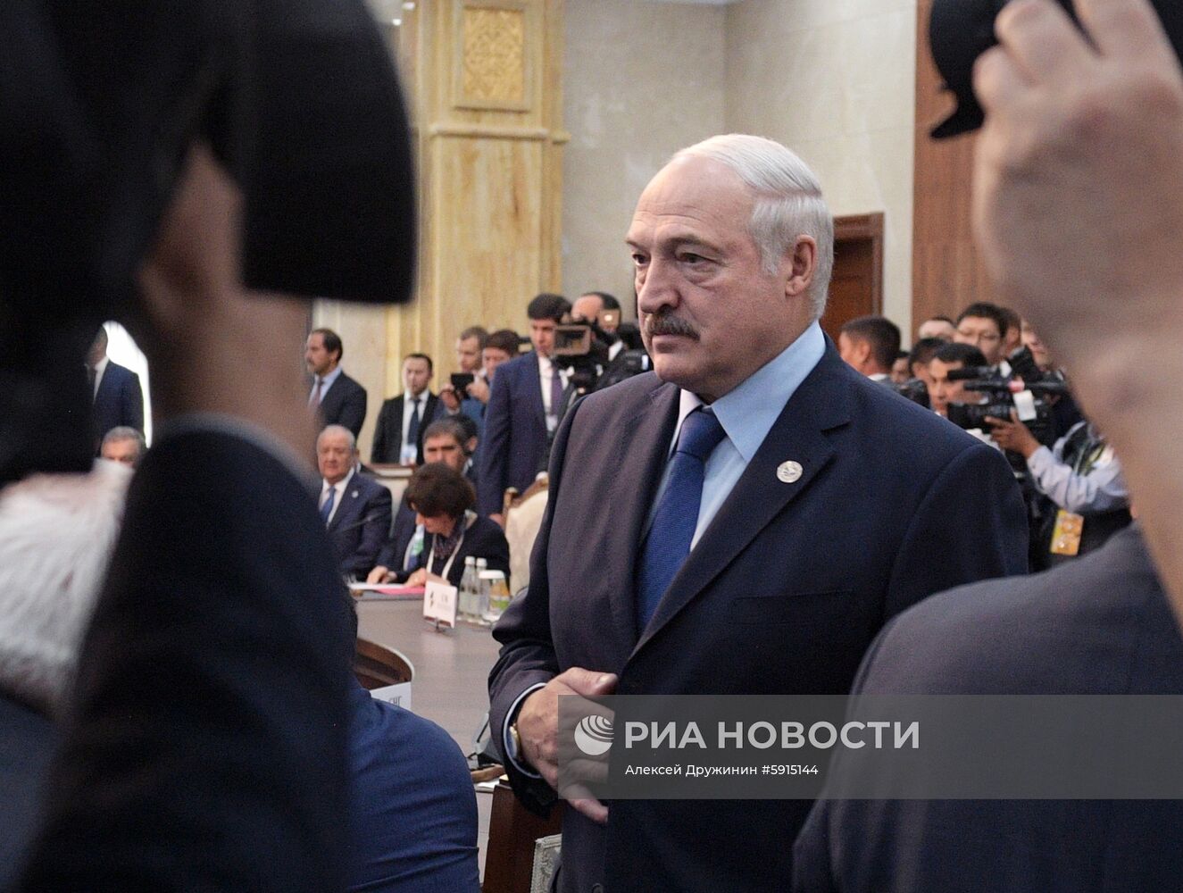 Президент РФ В. Путин принимает участие в заседании Совета глав государств – членов ШОС в Бишкеке