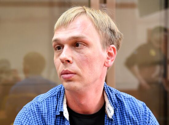 Рассмотрение жалобы на решение суда о домашнем аресте И. Голунова