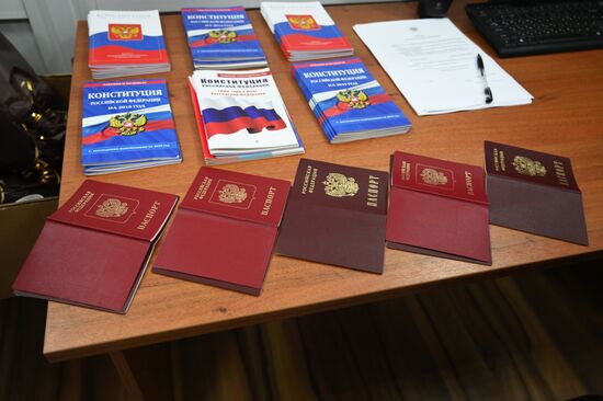 Выдача российских паспортов гражданам ДНР и ЛНР