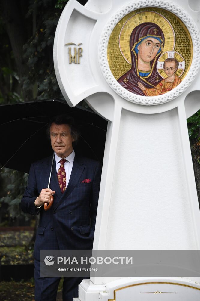 Открытие памятника на могиле С. Говорухина на Новодевичьем кладбище