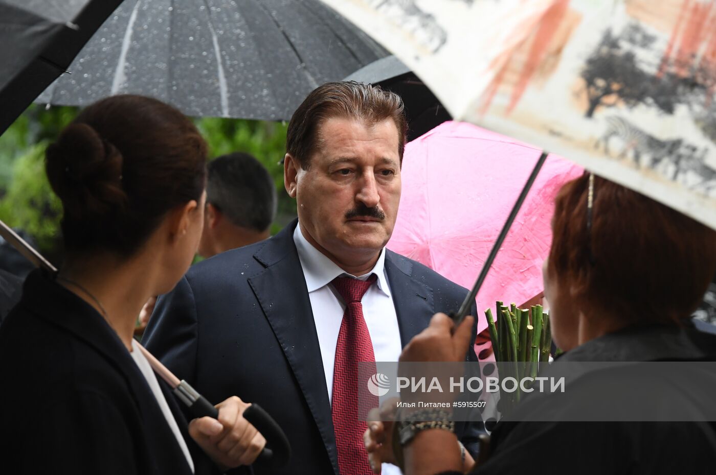 Открытие памятника на могиле С. Говорухина на Новодевичьем кладбище