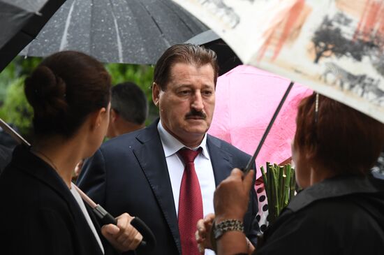 Открытие памятника на могиле С. Говорухина на Новодевичьем кладбище