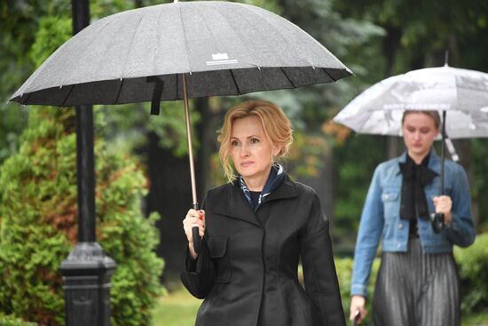 Открытие памятника на могиле С. Говорухина на Новодевичьем кладбище