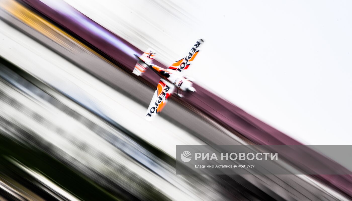 Этап чемпионата мира Red Bull Air Race в Казани. Тренировочная сессия