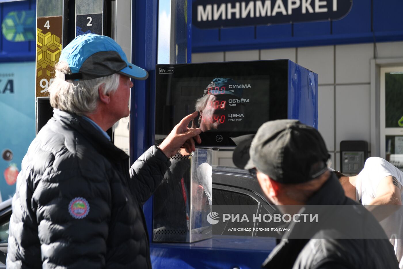 Автомобили участников международного ралли на старинных автомобилях "Пекин - Париж 2019" на АЗС в селе Акташ в Республике Алтай. Первое ралли "Пекин-Париж" состоялось в 1907 году. Второе прошло спустя 90 лет. С 2007 года ралли проводится раз в три года.
Место: Россия, Республика Алтай. Автор: Александр Кряжев/РИА Новости. Ралли на ретроавтомобилях Пекин-Париж