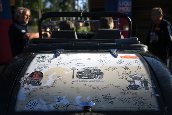 Ралли на ретроавтомобилях Пекин-Париж 