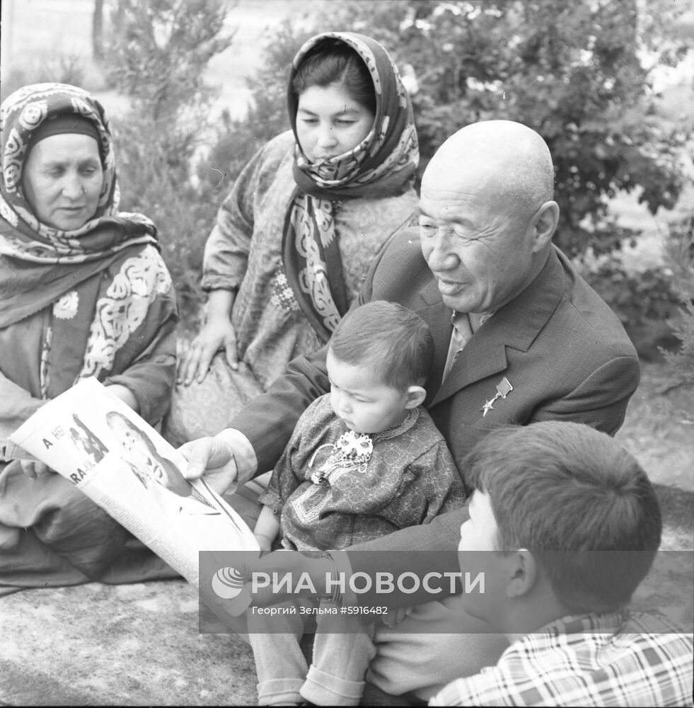 Мухаммед Бергал с семьей