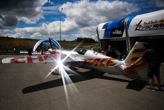 Этап чемпионата мира Red Bull Air Race в Казани. Первый день
