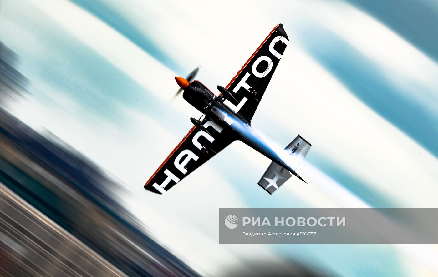 Этап чемпионата мира Red Bull Air Race в Казани. Первый день