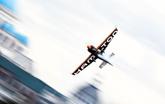 Этап чемпионата мира Red Bull Air Race в Казани. Первый день