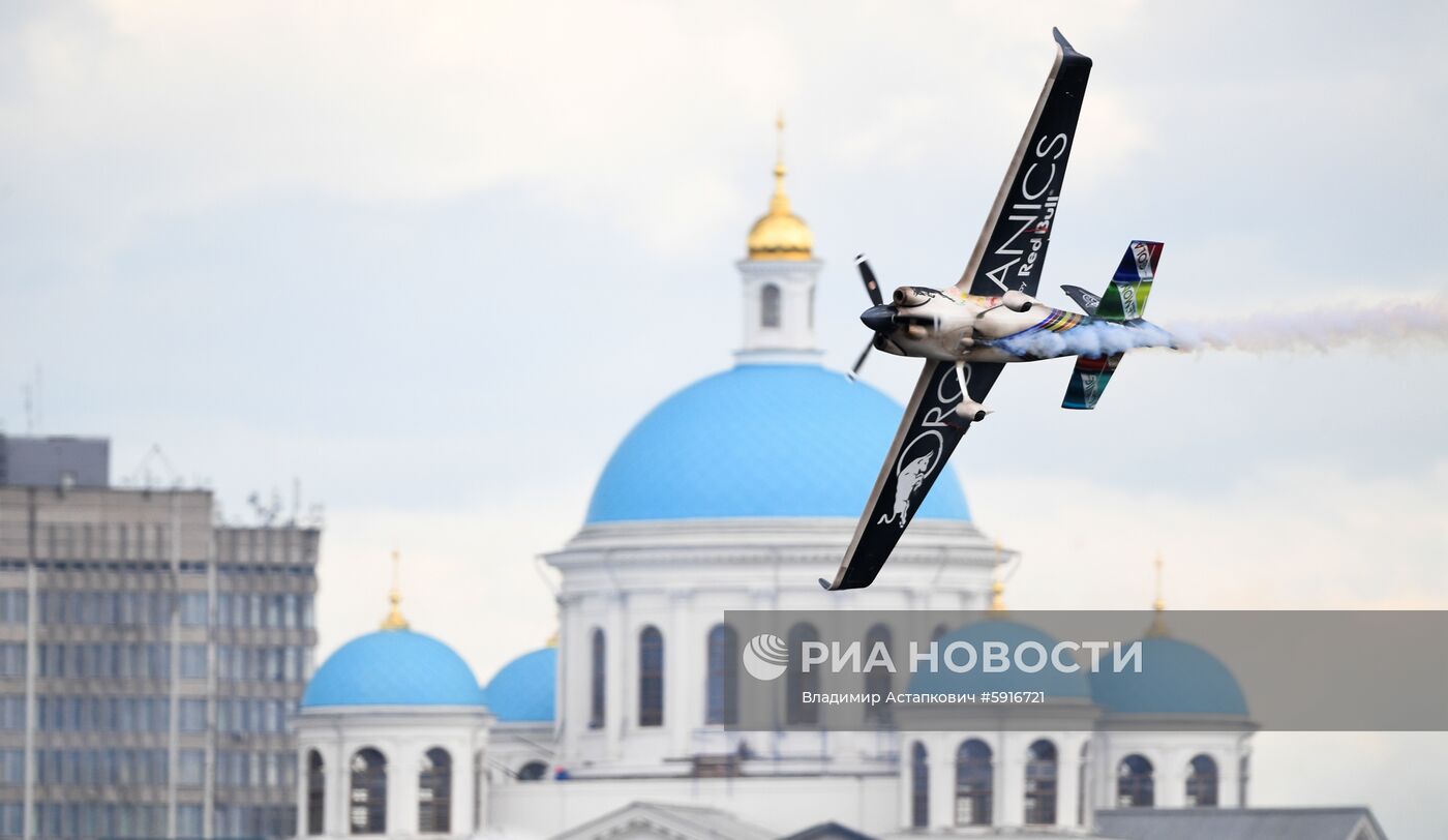 Этап чемпионата мира Red Bull Air Race в Казани. Первый день