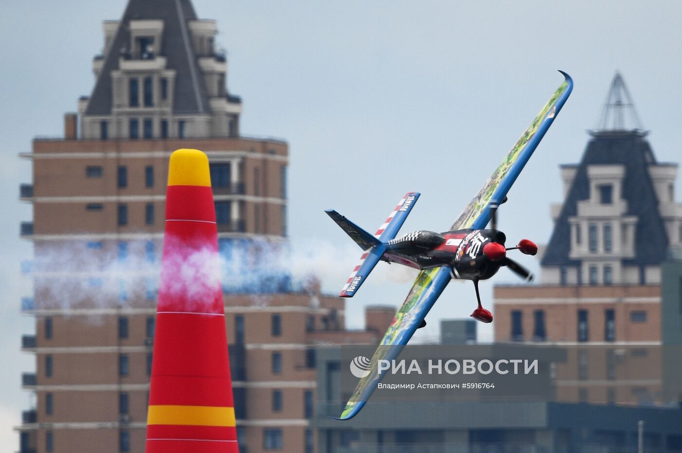 Этап чемпионата мира Red Bull Air Race в Казани. Первый день