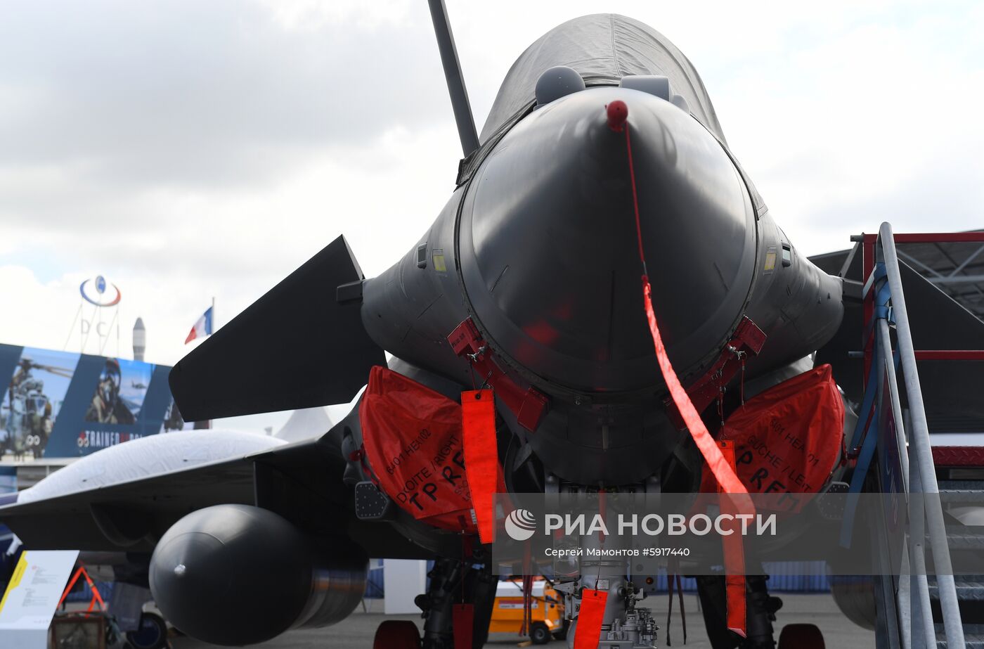Подготовка к проведению международного авиасалона в Ле Бурже