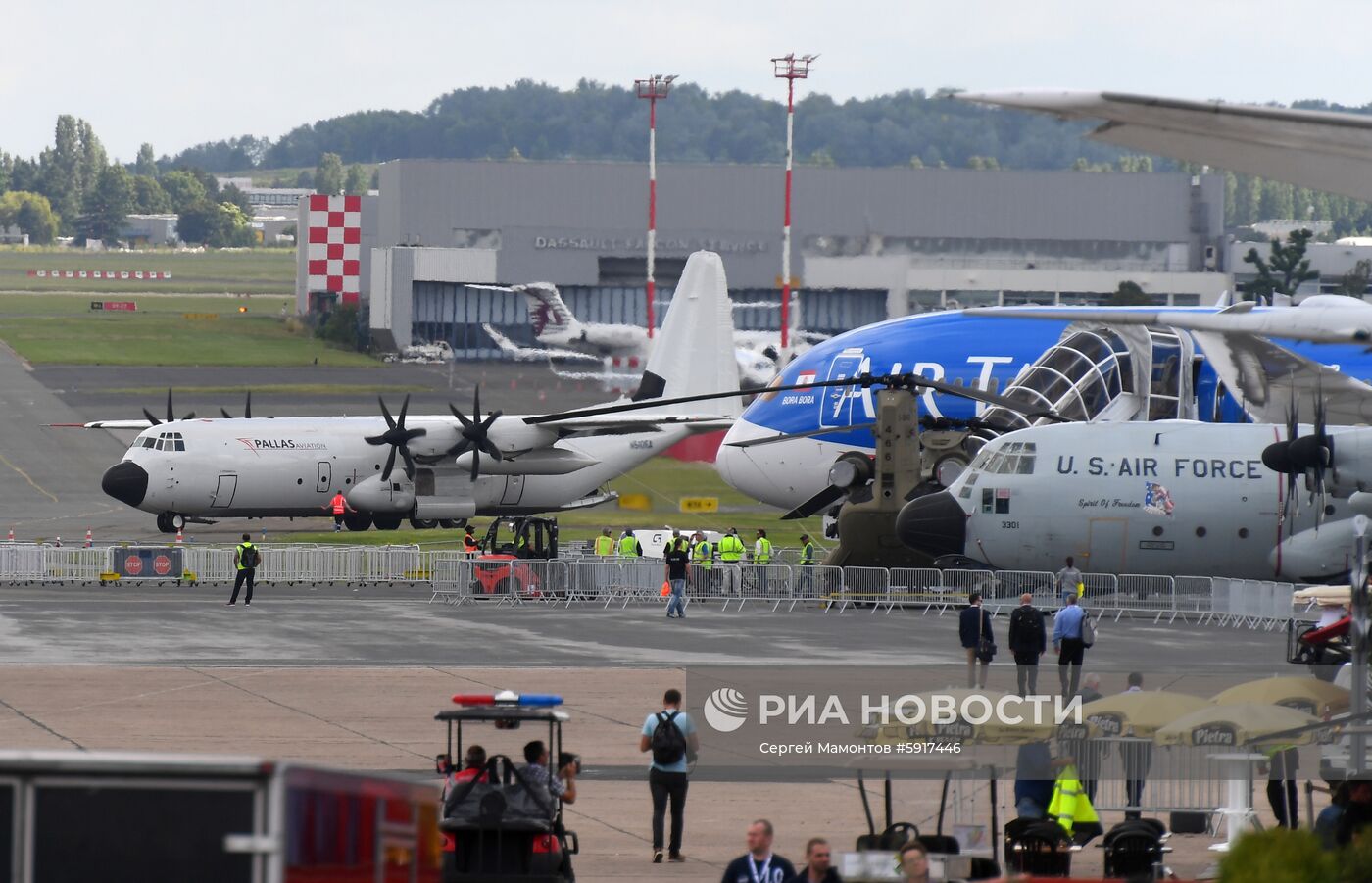 Подготовка к проведению международного авиасалона в Ле Бурже