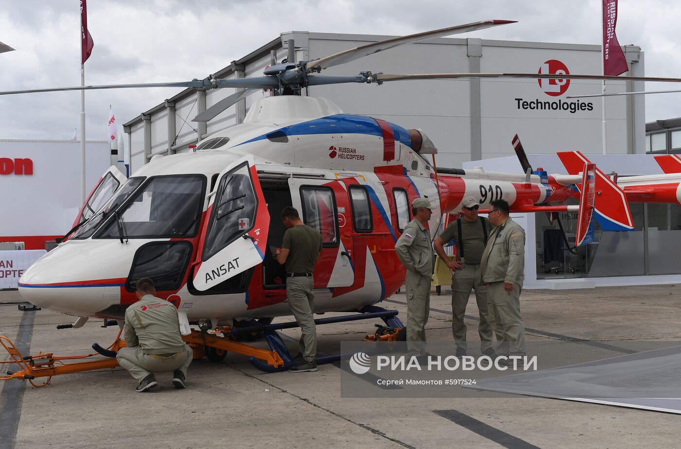 Подготовка к проведению международного авиасалона в Ле Бурже