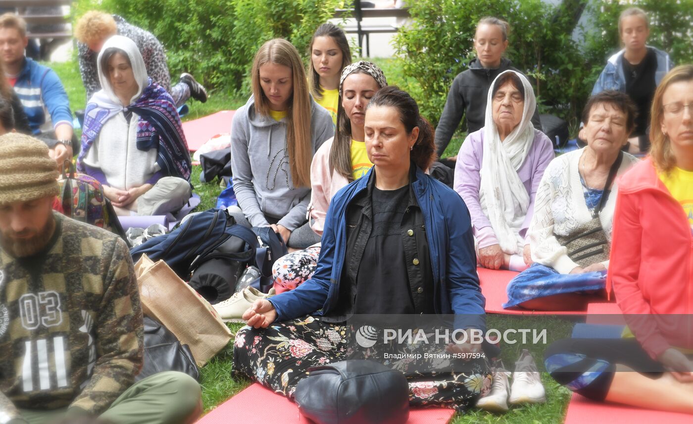 Международный день йоги в Москве