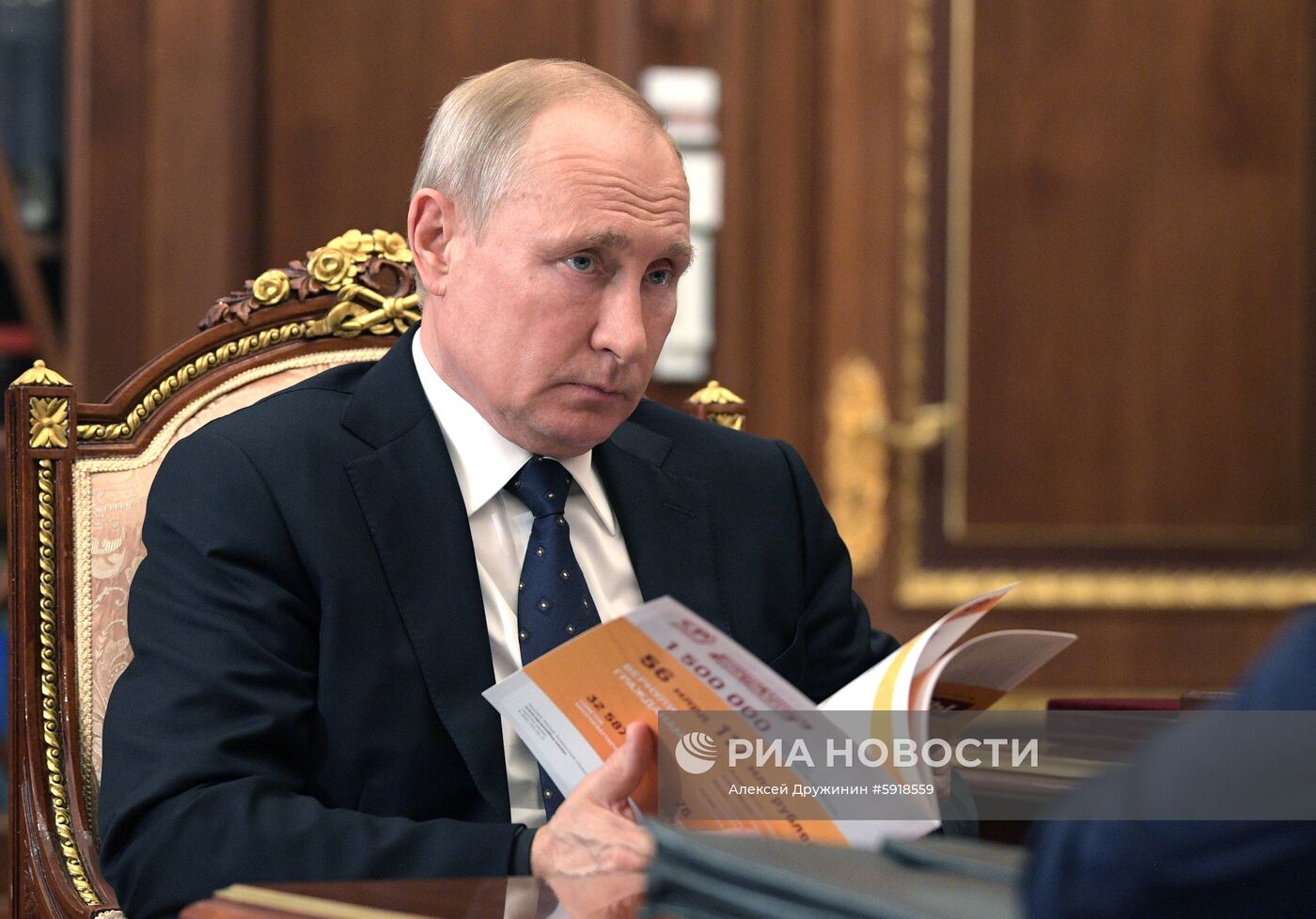 Рабочая встреча президента РФ В. Путина с лидером партии «Справедливая Россия» С. Мироновым