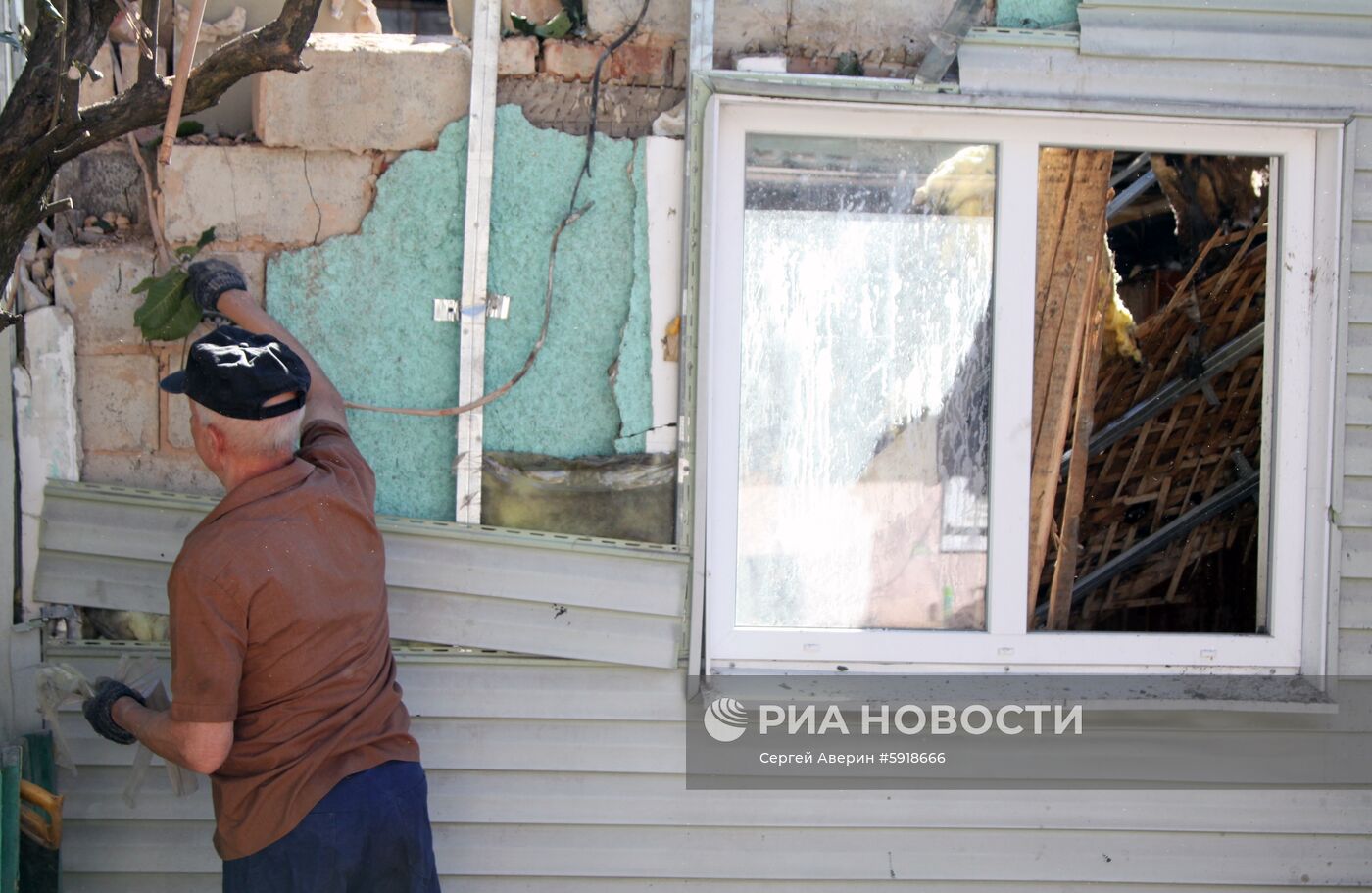 Последствия обстрела в Донецкой области