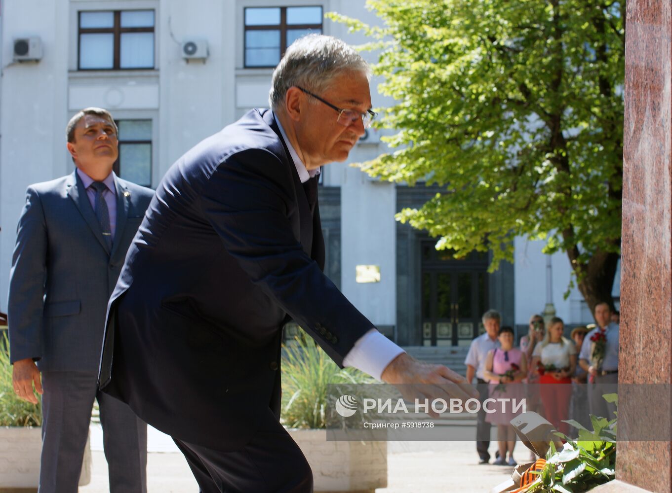 Открытие памятника погибшим российским журналистам в Луганске