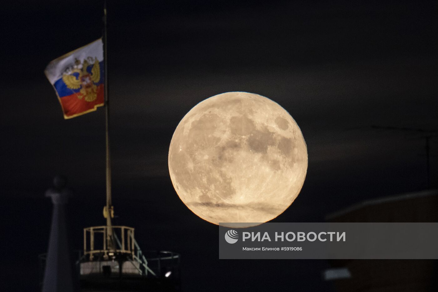 Луна в Москве