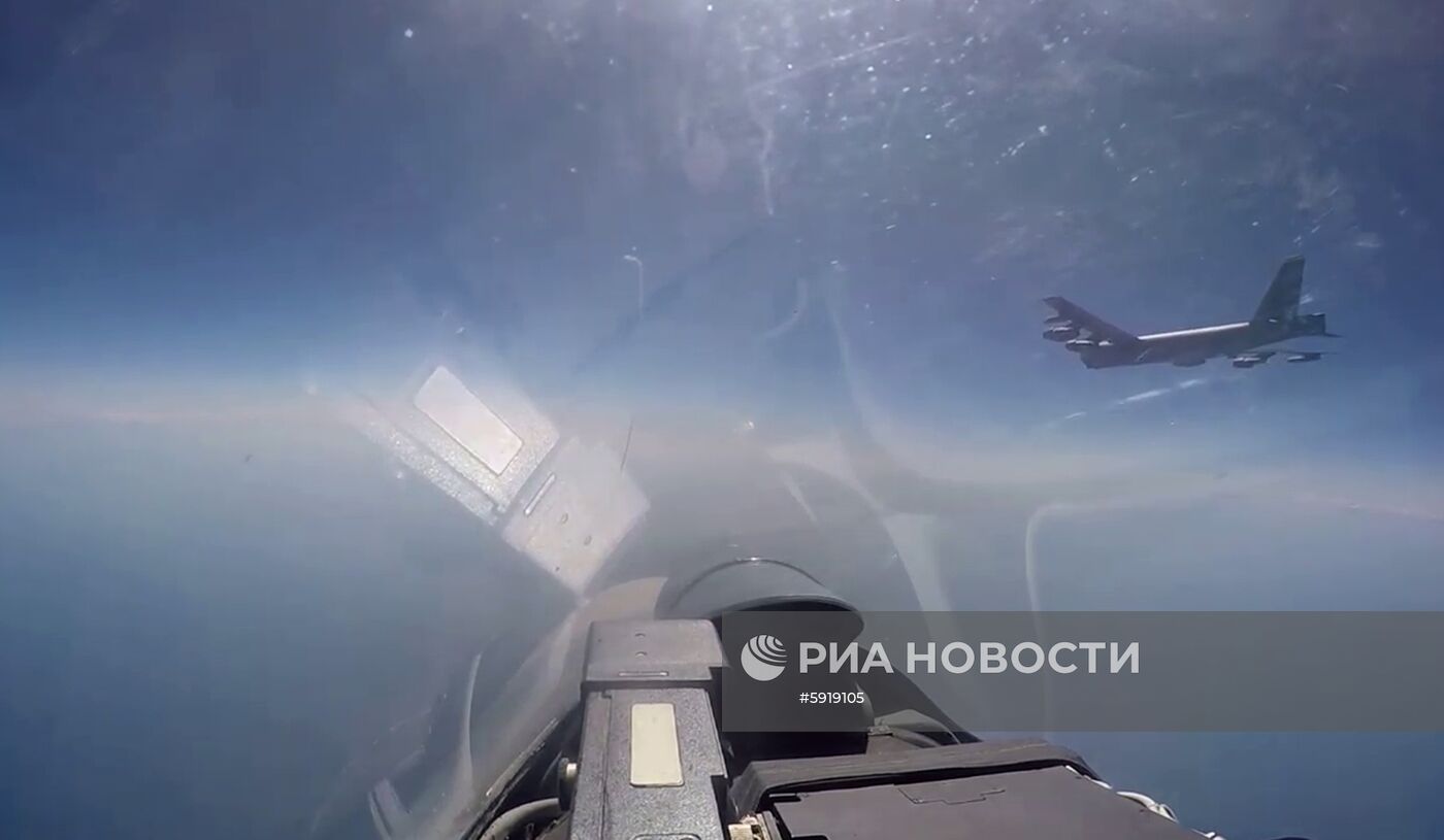 Перехват стратегического бомбардировщика ВВС США В-52Н российским Су-27