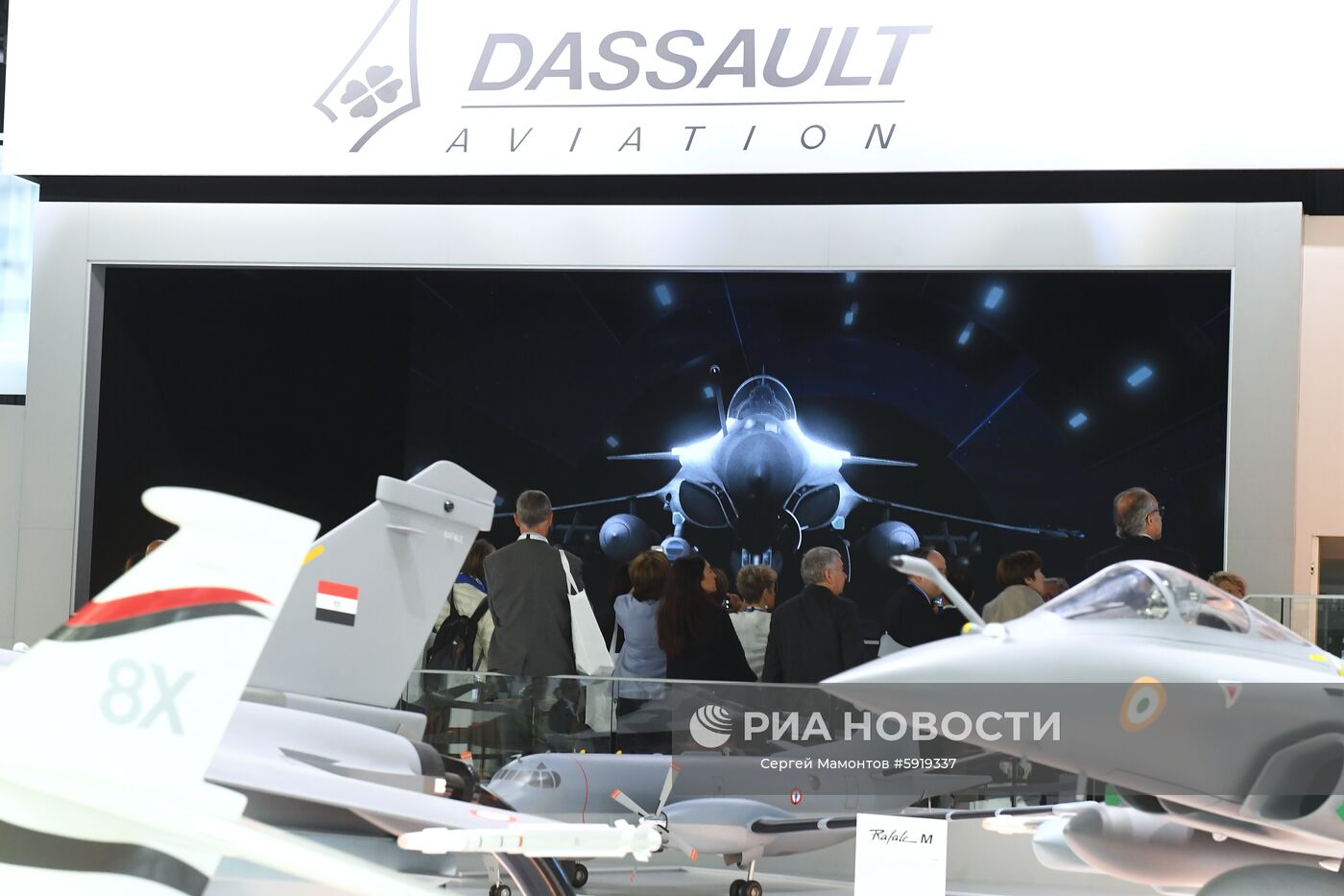 Стенд французской компании Dassault Aviation на международном аэрокосмическом салоне Paris Air Show 2019 во Франции. Место: Франция, Ле Бурже. Автор: Сергей Мамонтов/РИА Новости. Международный авиасалон в Ле-Бурже. День второй