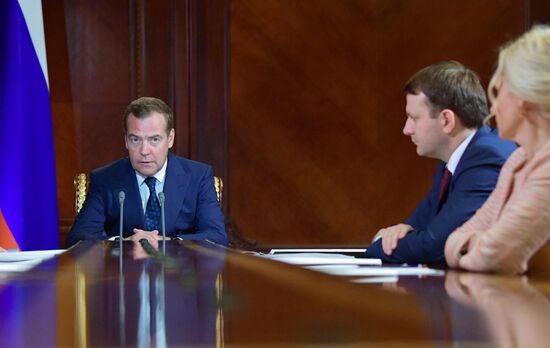 Премьер-министр РФ Д. Медведев провел совещание о реформировании системы компенсационных выплат по уходу за ребёнком