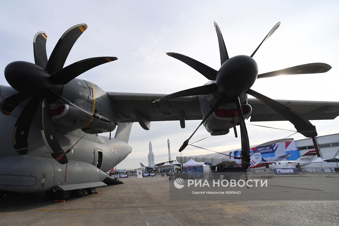 Самолет Airbus А400М Atlas концерна EADS на международном аэрокосмическом салоне Paris Air Show 2019 во Франции. Место: Франция, Ле Бурже. Автор: Сергей Мамонтов/РИА Новости. Международный авиасалон в Ле-Бурже. День второй