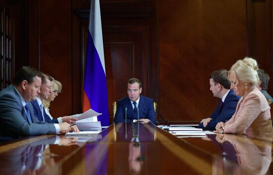 Премьер-министр РФ Д. Медведев провел совещание о реформировании системы компенсационных выплат по уходу за ребёнком