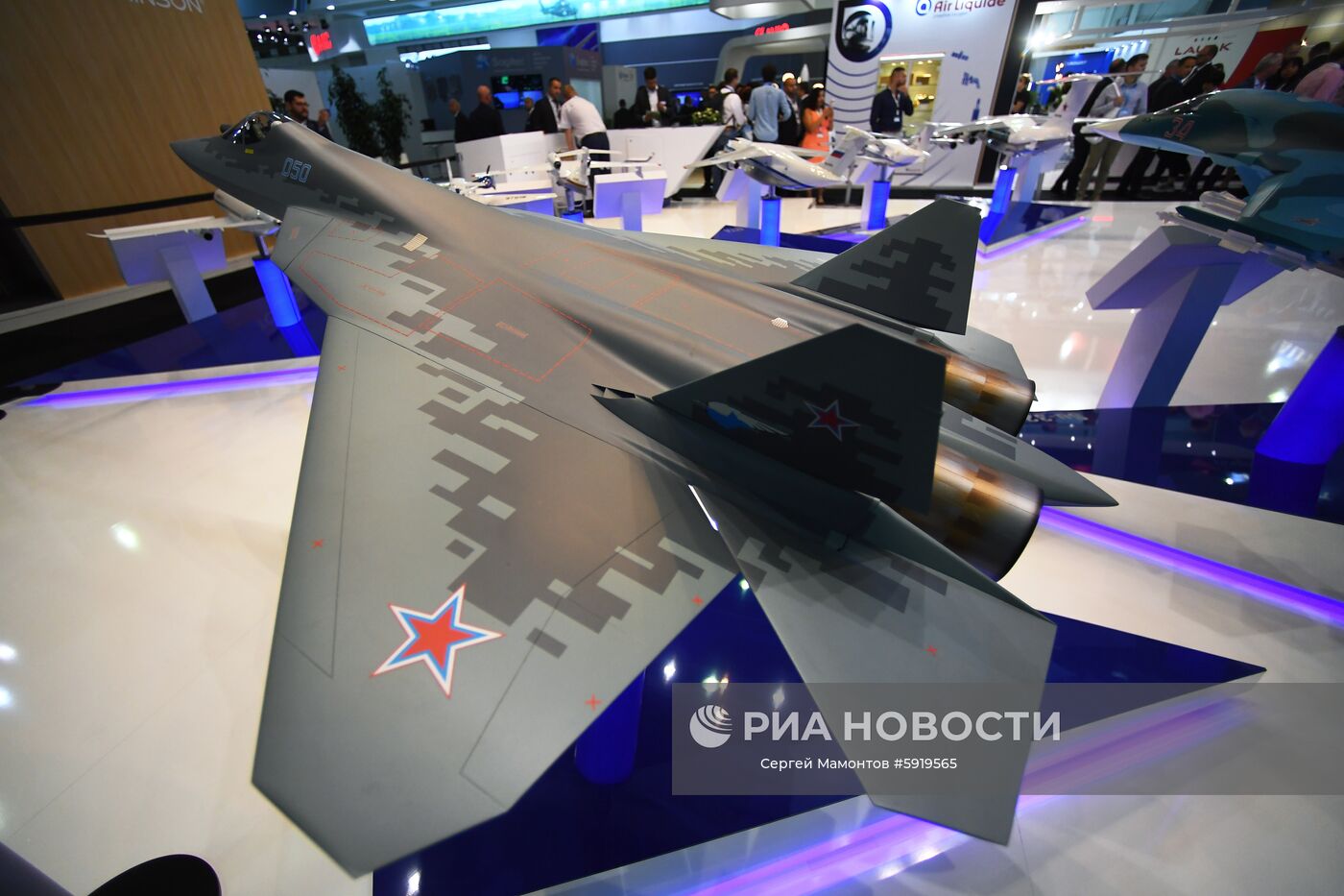 Макеты самолётов на стенде Объединённой авиастроительной корпорации (ОАК) на международном аэрокосмическом салоне Paris Air Show 2019 во Франции. Место: Франция, Ле Бурже. Автор: Сергей Мамонтов/РИА Новости. Международный авиасалон в Ле-Бурже. День второй