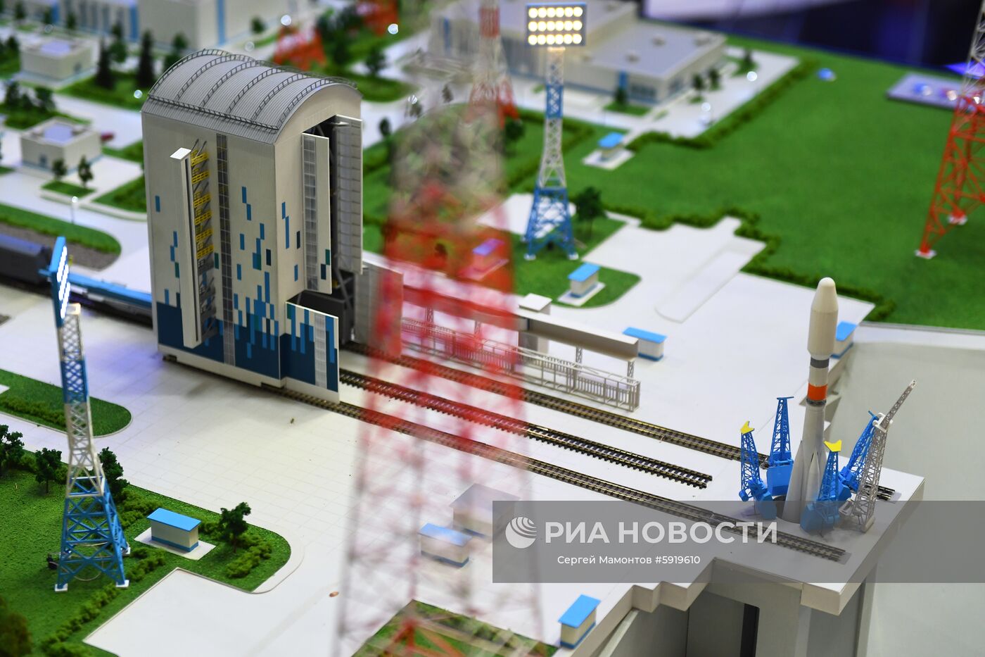 Макет космодрома "Восточный" на стенде компании "Роскосмос" на международном аэрокосмическом салоне Paris Air Show 2019 во Франции. Место: Франция, Ле Бурже. Автор: Сергей Мамонтов/РИА Новости. Международный авиасалон в Ле-Бурже. День второй