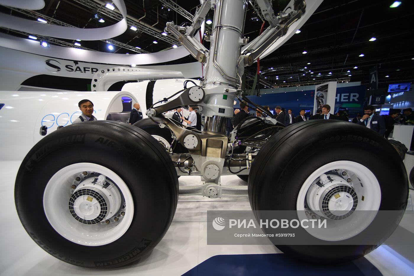 Шасси самолета на стенде компании Safran на международном аэрокосмическом салоне Paris Air Show 2019 во Франции. Место: Франция, Ле Бурже. Автор: Сергей Мамонтов/РИА Новости. Международный авиасалон в Ле-Бурже. День второй