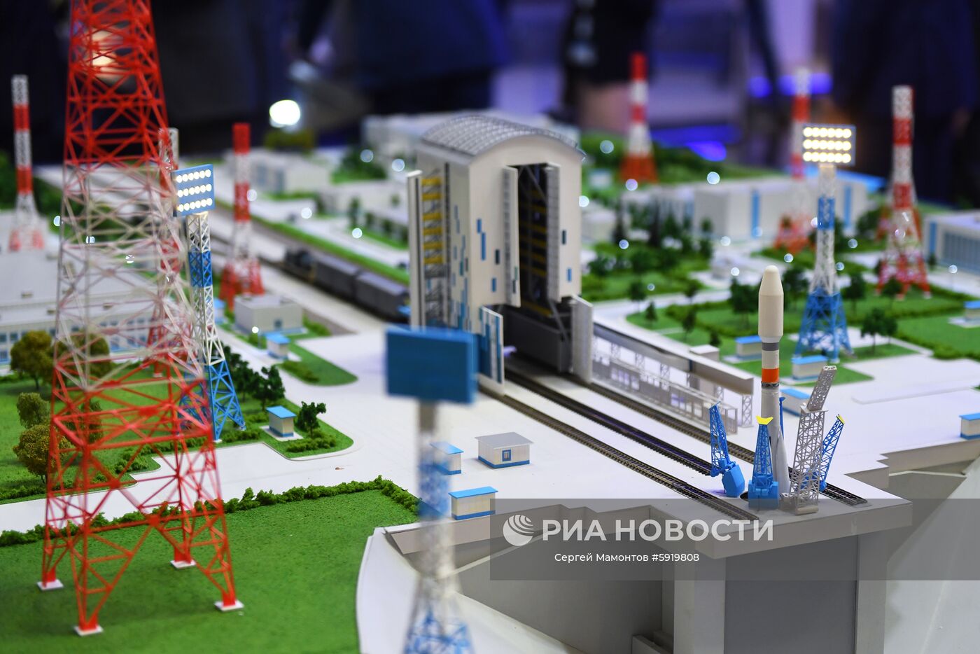 Макет космодрома "Восточный" на стенде компании "Роскосмос" на международном аэрокосмическом салоне Paris Air Show 2019 во Франции. Место: Франция, Ле Бурже. Автор: Сергей Мамонтов/РИА Новости. Международный авиасалон в Ле-Бурже. День второй