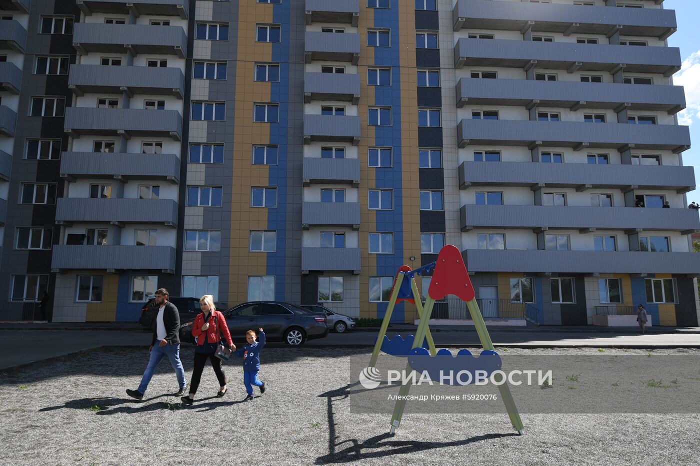 Вручение первых ключей от квартир жильцам нового дома в Новосибирске