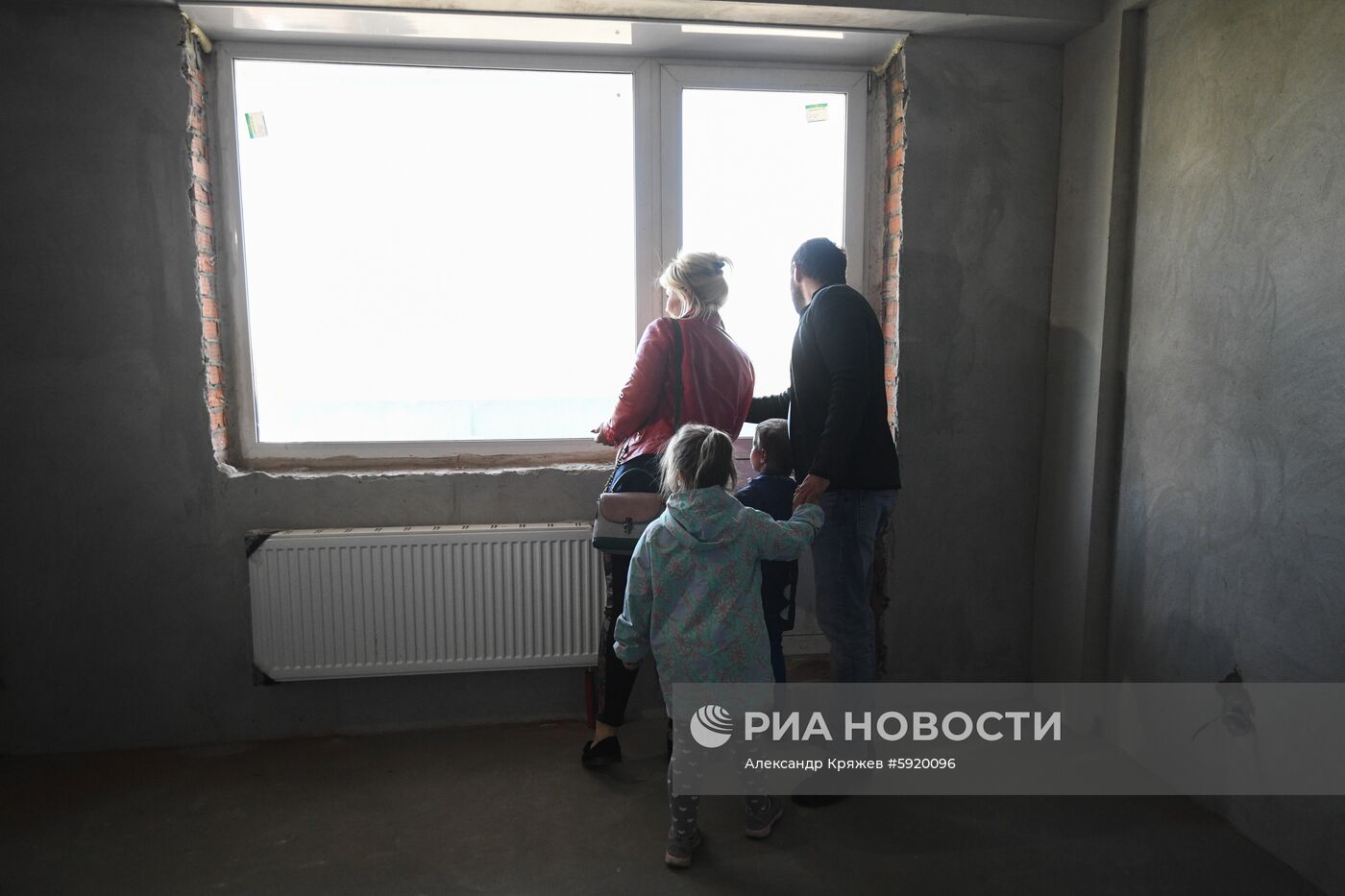 Вручение первых ключей от квартир жильцам нового дома в Новосибирске