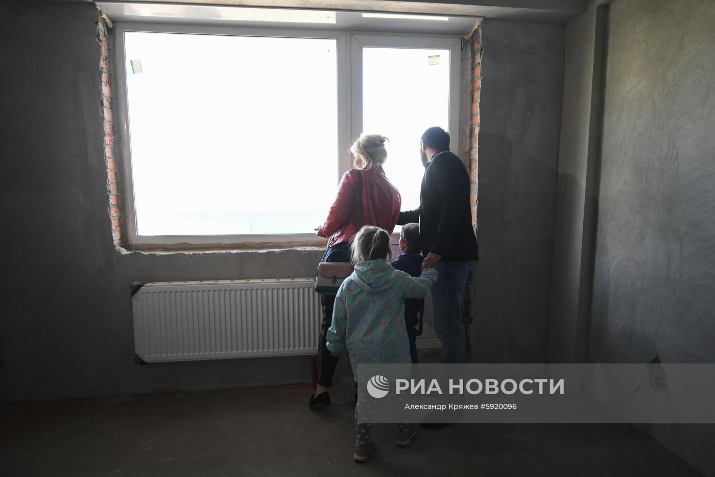 Вручение первых ключей от квартир жильцам нового дома в Новосибирске