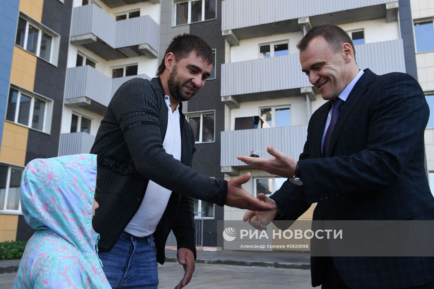 Вручение первых ключей от квартир жильцам нового дома в Новосибирске