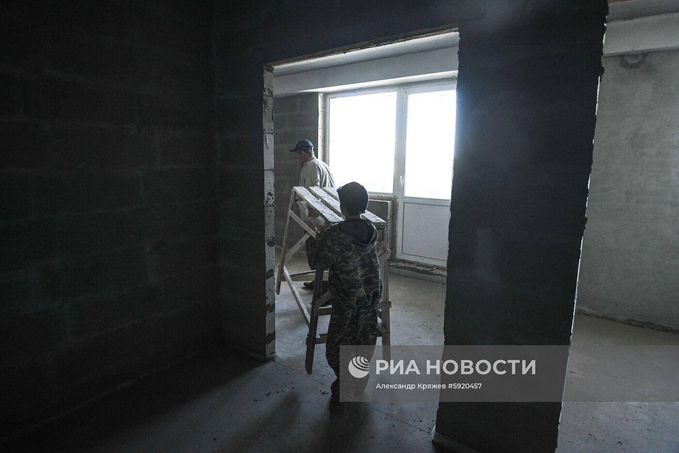 Вручение первых ключей от квартир жильцам нового дома в Новосибирске