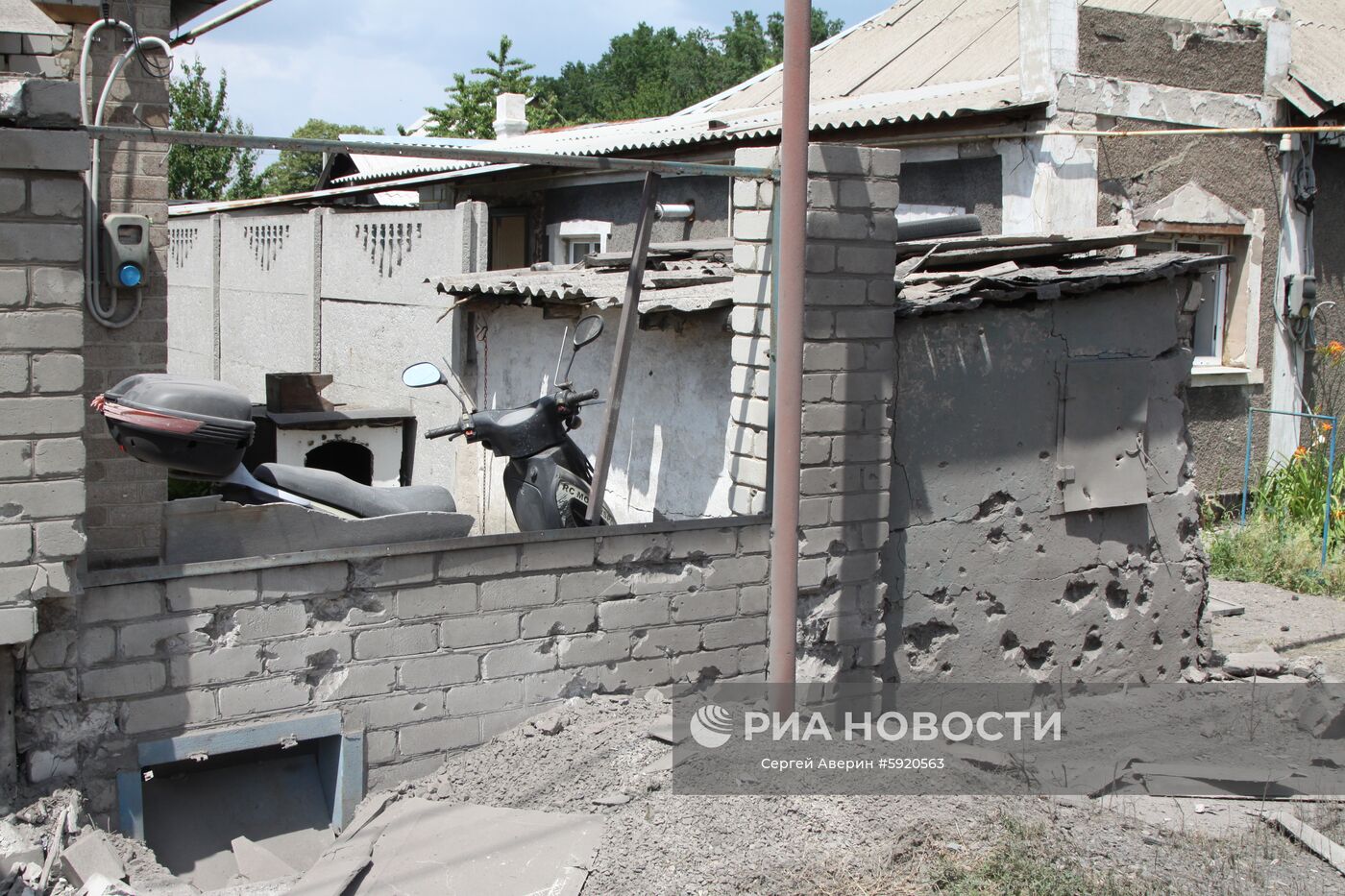 Последствия обстрела в Донецке