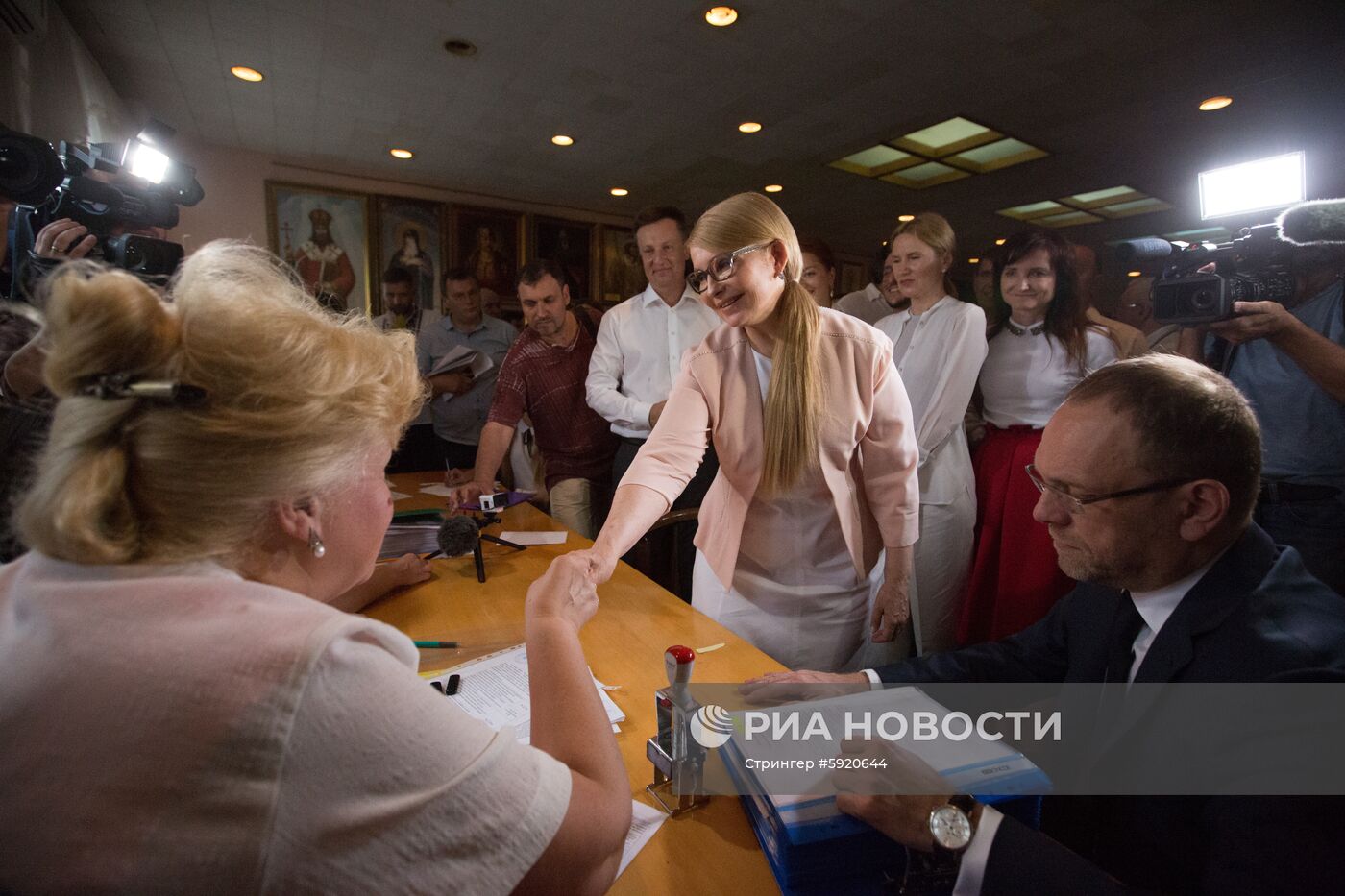 Партия "Батькивщина" подала документы в ЦИК