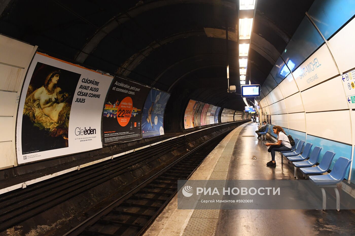 Станция Парижского метрополитена «Сен-Мишель» (Saint-Michel). Место: Франция, Париж. Автор: Сергей Мамонтов/РИА Новости. Города мира. Париж